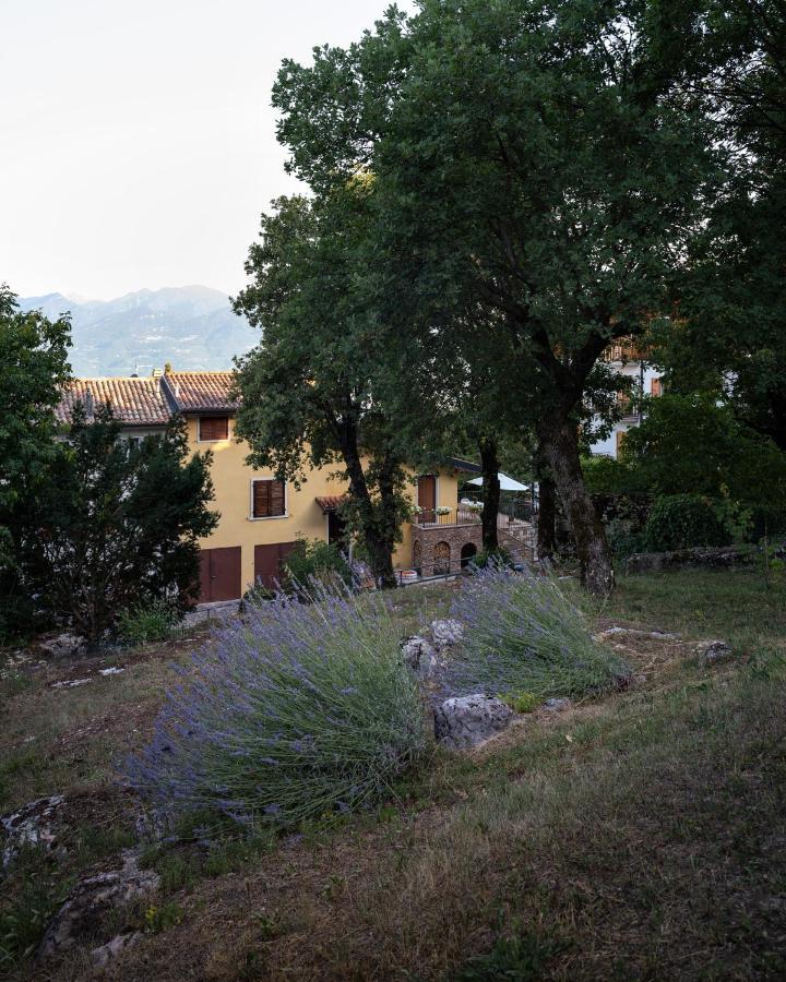 La Casetta, Appartamento Con Vista Lago E Montagne サン・ゼーノ・ディ・モンターニャ エクステリア 写真